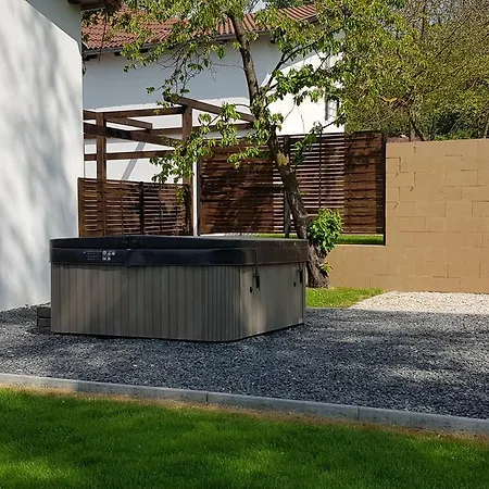 Kenese-voelgye Apartamento 3*